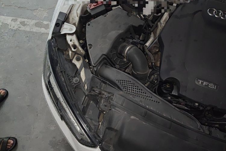 Used Audi A4L 2019 40 TFSI Ambition China VI Engine Bay Right
