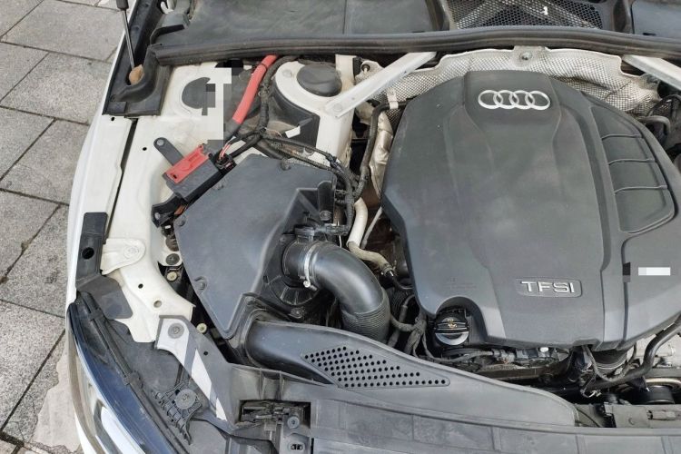 Used Audi A4L 2019 40 TFSI Fashion Edition China VI Emission Standard Engine Bay Right