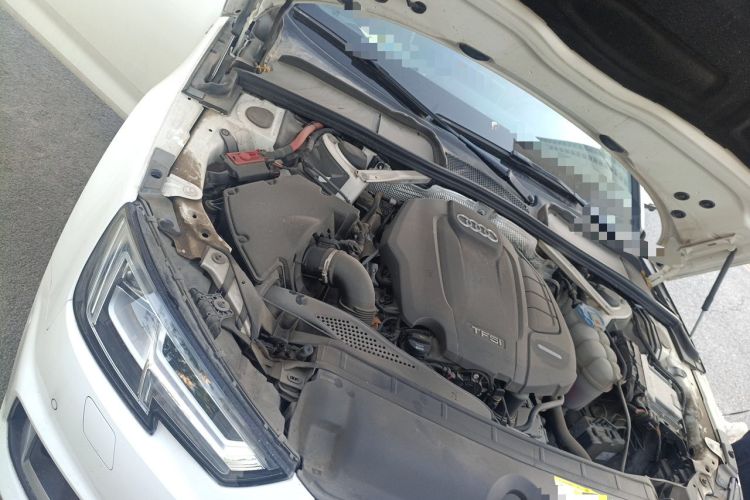 Used Audi A4L 2019 40 TFSI Fashion Edition China VI Emission Standard Engine Bay Right