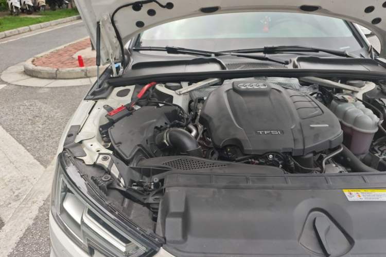 Used Audi A4L 2019 40 TFSI Ambition China VI Engine Bay Right