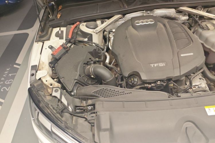 Used Audi A4L 2019 40 TFSI Fashion Edition China VI Emission Standard Engine Bay Right