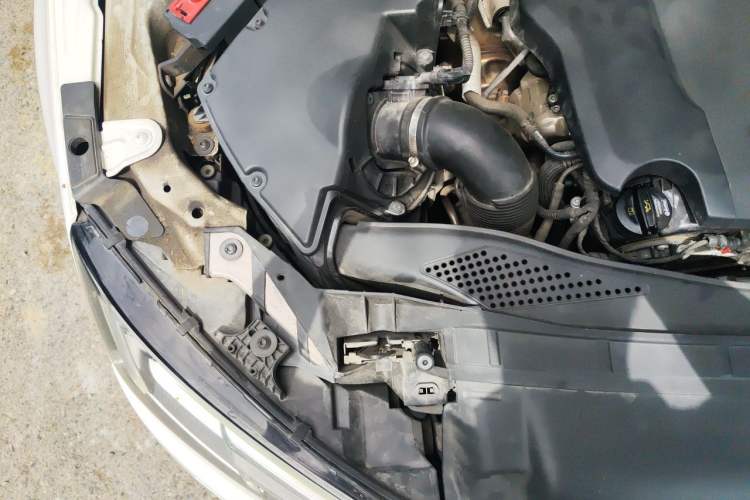 Used Audi A4L 2019 40 TFSI Ambition China VI Engine Bay Right