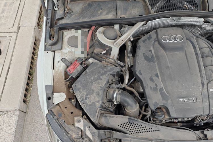 Used Audi A4L 2019 40 TFSI Fashion Edition China VI Emission Standard Engine Bay Right