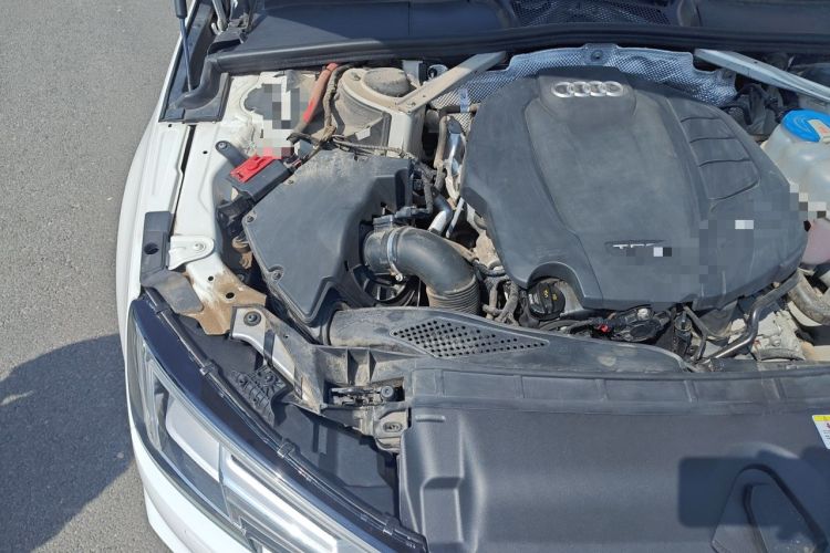 Used Audi A4L 2019 40 TFSI Fashion Edition China VI Emission Standard Engine Bay Right