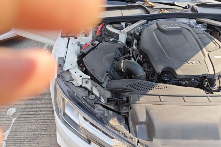 Used Audi A4L 2019 40 TFSI Ambition China VI Engine Bay Right