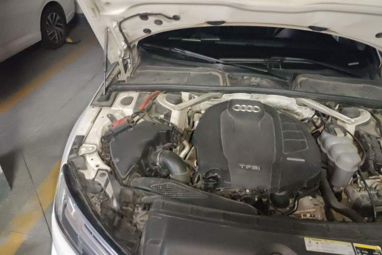 Used Audi A4L 2019 40 TFSI Fashion Edition China VI Emission Standard Engine Bay Right