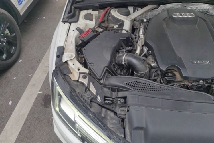 Used Audi A4L 2019 40 TFSI Fashion Edition China VI Emission Standard Engine Bay Right