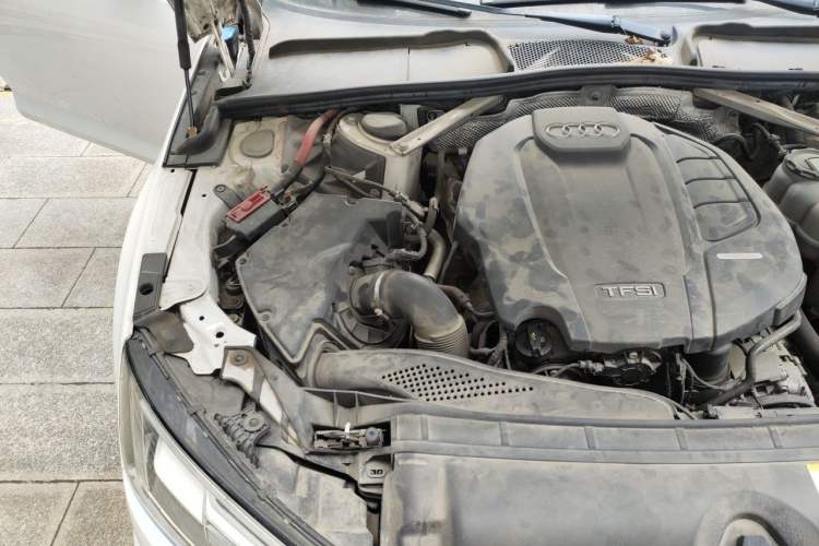 Used Audi A4L 2019 40 TFSI Fashion Edition China VI Emission Standard Engine Bay Right