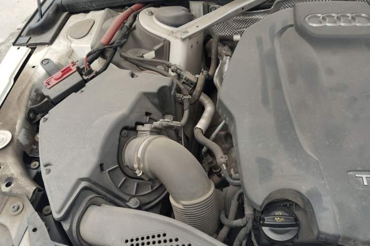 Used Audi A4L 2019 40 TFSI Ambition China VI Engine Bay Right