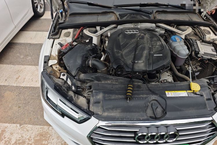 Used Audi A4L 2019 40 TFSI Ambition China VI Engine Bay Right