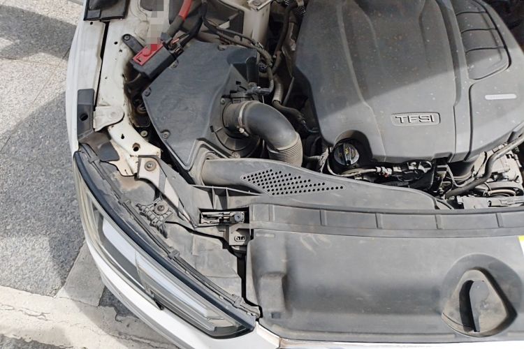 Used Audi A4L 2019 40 TFSI Fashion Edition China VI Emission Standard Engine Bay Right