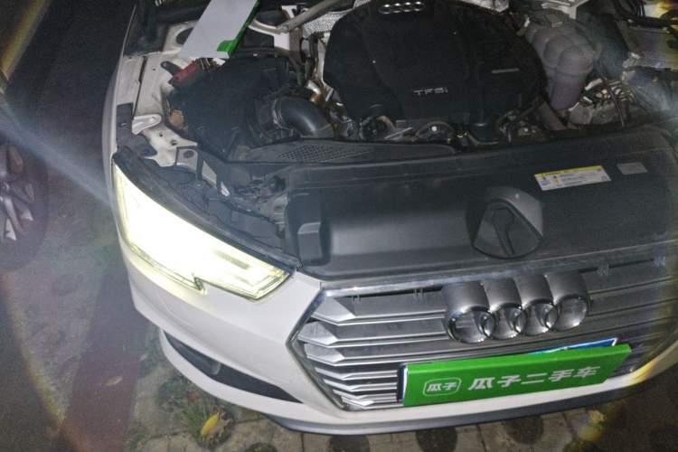 Used Audi A4L 2019 40 TFSI Fashion Edition China VI Emission Standard Engine Bay Right