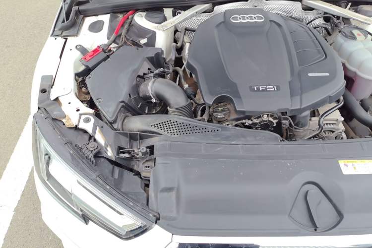 Used Audi A4L 2019 40 TFSI Fashion Version China V Engine Bay Right