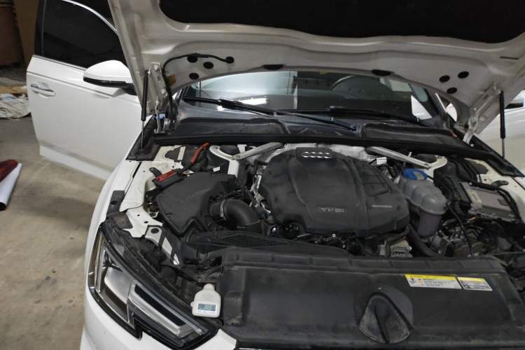 Used Audi A4L 2019 40 TFSI Ambition Version China V Engine Bay Right