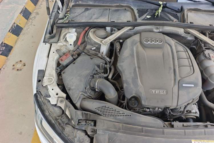 Used Audi A4L 2019 40 TFSI Fashion Edition China VI Emission Standard Engine Bay Right