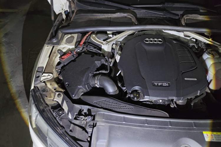 Used Audi A4L 2019 40 TFSI Ambition China VI Engine Bay Right