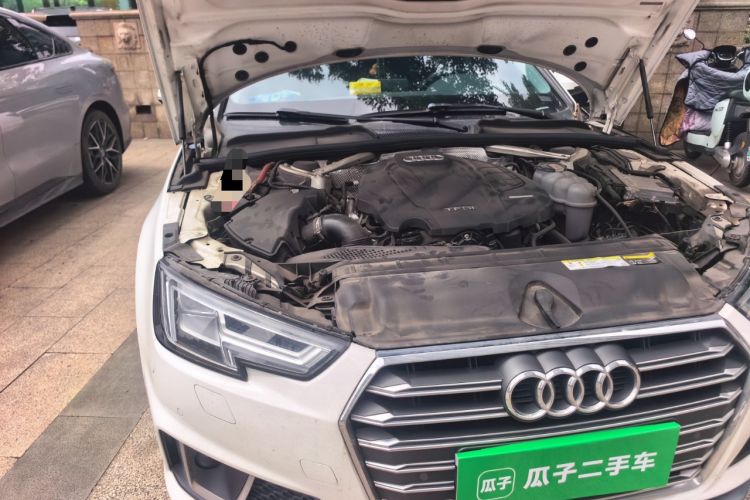 Used Audi A4L 2019 40 TFSI Fashion Edition China VI Emission Standard Engine Bay Right