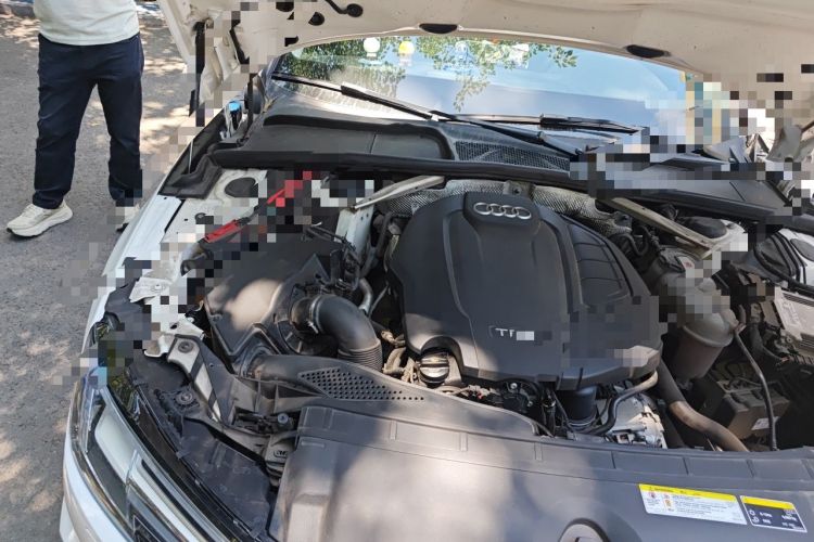 Used Audi A4L 2019 40 TFSI Fashion Edition China VI Emission Standard Engine Bay Right