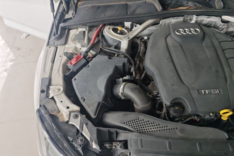 Used Audi A4L 2019 40 TFSI Fashion Edition China VI Emission Standard Engine Bay Right