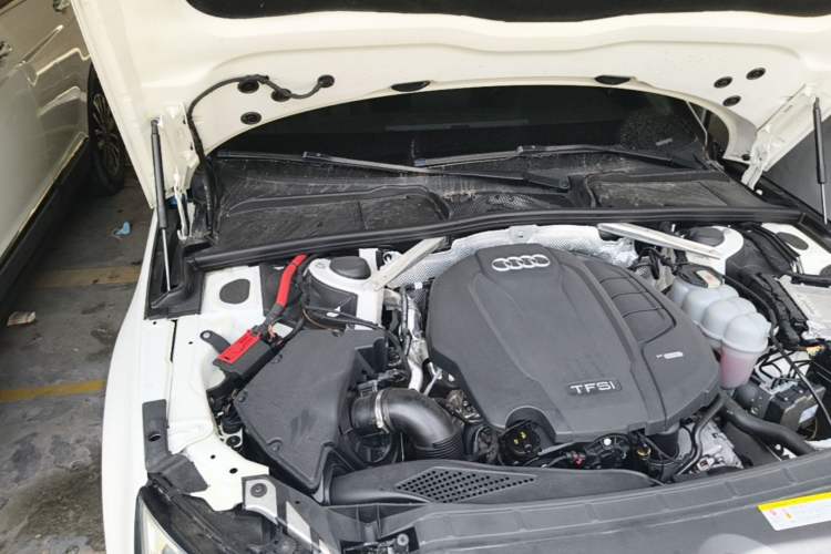 Used Audi A4L 2019 40 TFSI Ambition China VI Engine Bay Right