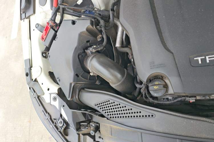 Used Audi A4L 2019 40 TFSI Fashion Edition China VI Emission Standard Engine Bay Right