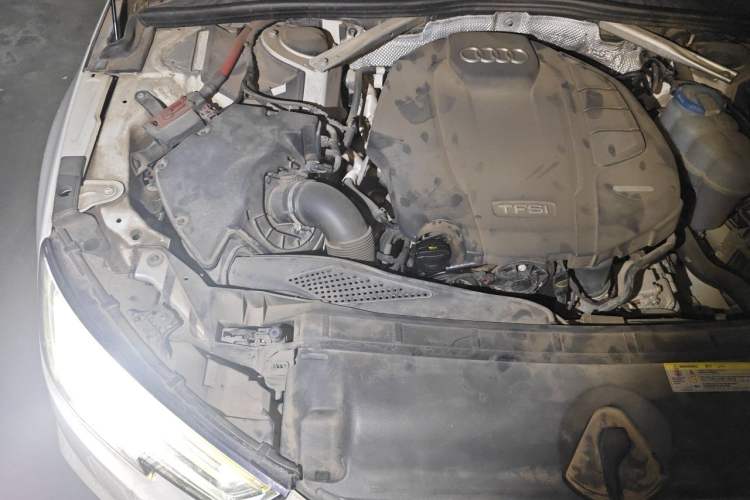 Used Audi A4L 2019 40 TFSI Fashion Edition China VI Emission Standard Engine Bay Right