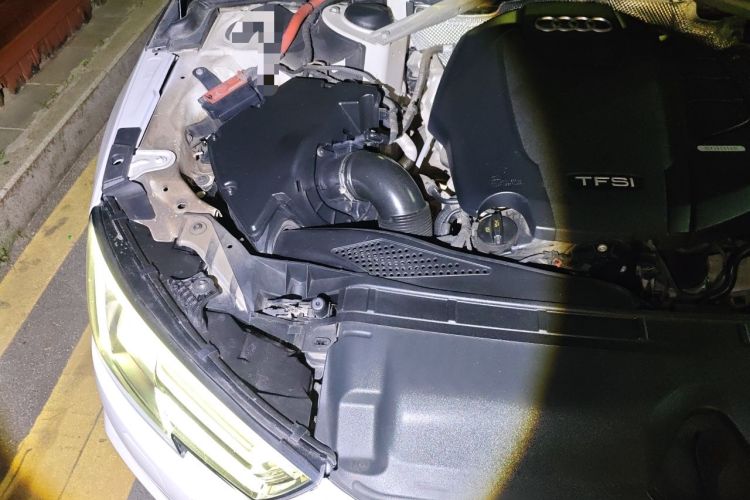 Used Audi A4L 2019 40 TFSI Fashion Edition China VI Emission Standard Engine Bay Right