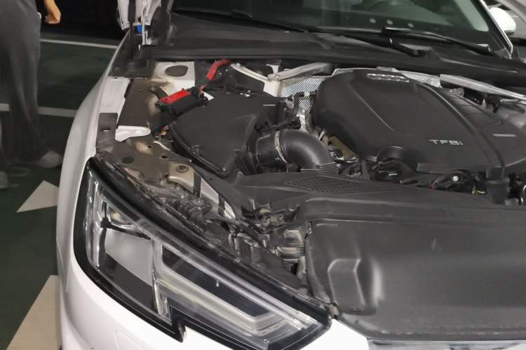 Used Audi A4L 2019 40 TFSI Sporty Version China VI Engine Bay Right