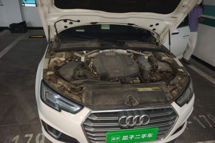 Used Audi A4L 2019 40 TFSI Fashion Version China V Engine Bay Right