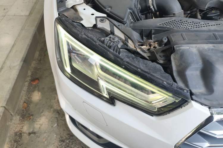 Used Audi A4L 2019 40 TFSI Fashion Version China V Engine Bay Right
