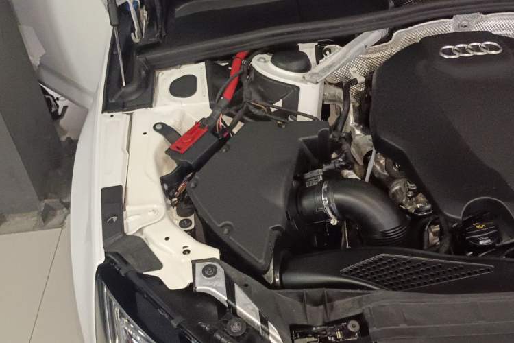 Used Audi A4L 2019 40 TFSI Ambition China VI Engine Bay Right