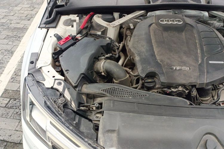 Used Audi A4L 2019 40 TFSI Fashion Edition China VI Emission Standard Engine Bay Right