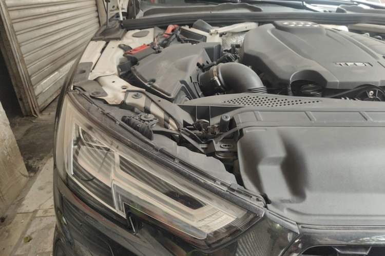Used Audi A4L 2019 40 TFSI Ambition China VI Engine Bay Right