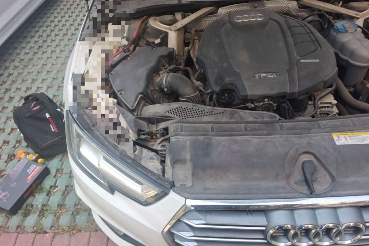 Used Audi A4L 2019 40 TFSI Fashion Version China V Engine Bay Right