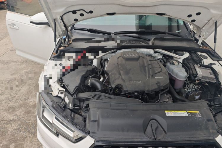 Used Audi A4L 2019 40 TFSI Fashion Edition China VI Emission Standard Engine Bay Right
