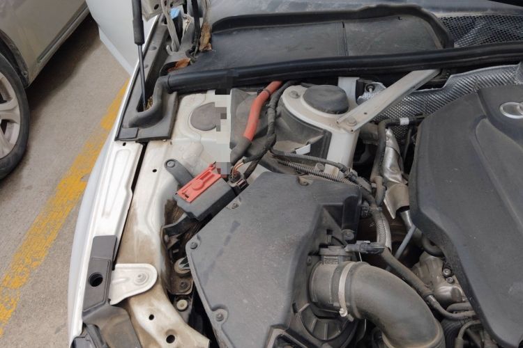 Used Audi A4L 2019 40 TFSI Ambition China VI Engine Bay Right