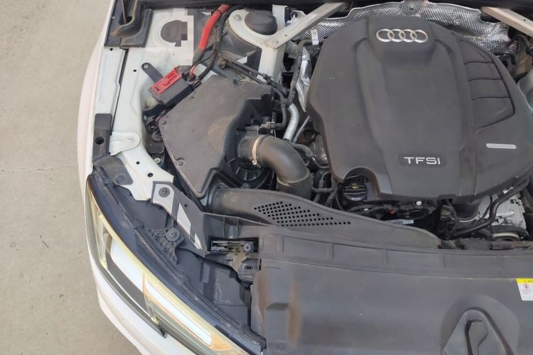 Used Audi A4L 2019 40 TFSI Fashion Edition China VI Emission Standard Engine Bay Right