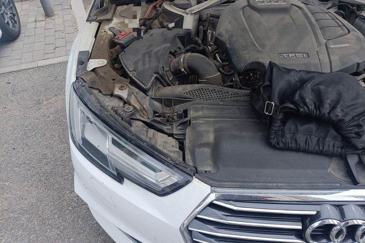 Used Audi A4L 2019 40 TFSI Ambition Version China V Engine Bay Right