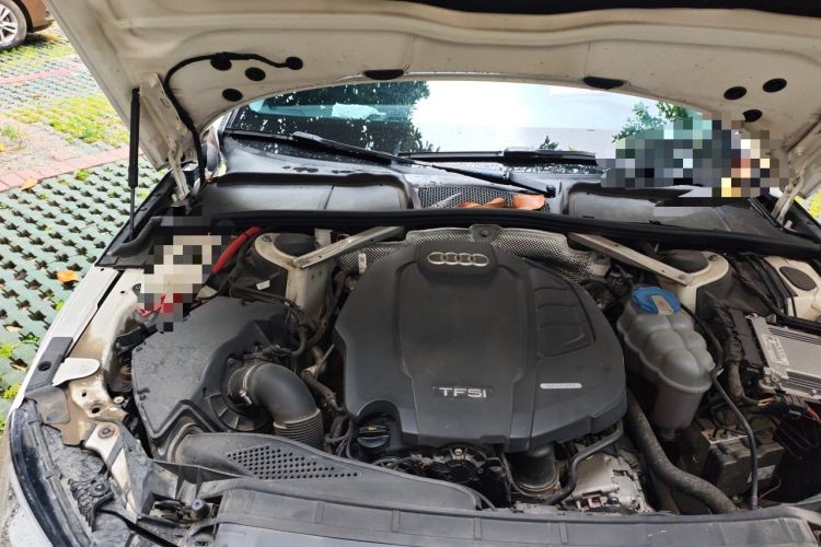 Used Audi A4L 2019 40 TFSI Fashion Edition China VI Emission Standard Engine Bay Right