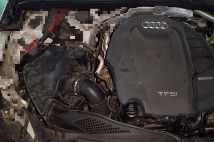 Used Audi A4L 2019 40 TFSI Fashion Edition China VI Emission Standard Engine Bay Right