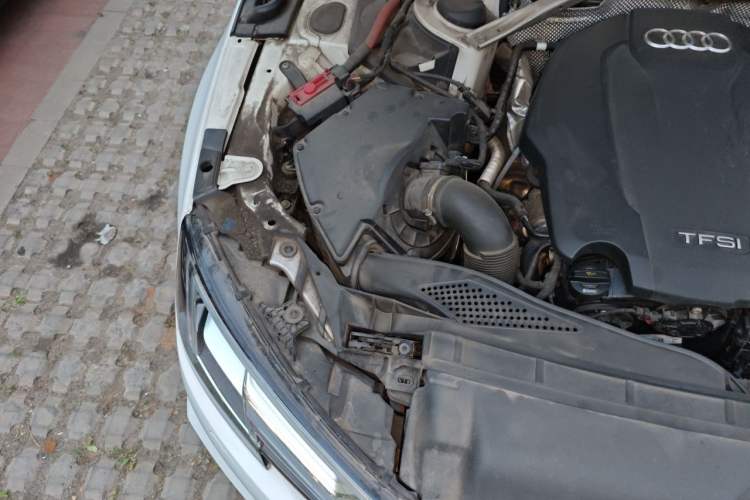 Used Audi A4L 2019 40 TFSI Ambition China VI Engine Bay Right