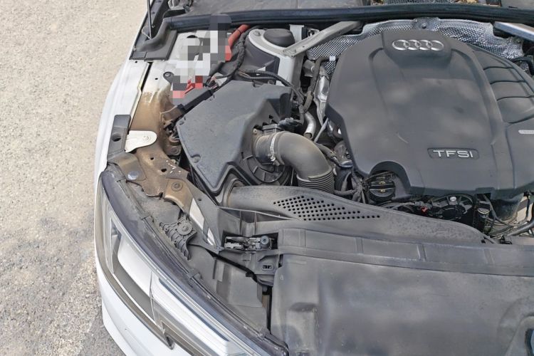 Used Audi A4L 2019 40 TFSI Fashion Edition China VI Emission Standard Engine Bay Right
