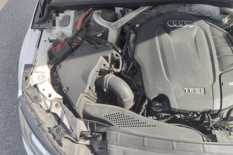 Used Audi A4L 2019 40 TFSI Fashion Edition China VI Emission Standard Engine Bay Right