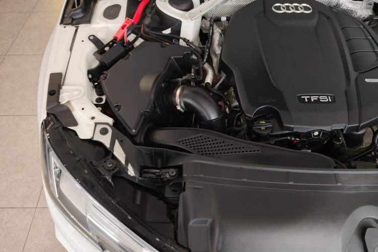 Used Audi A4L 2019 40 TFSI Ambition China VI Engine Bay Right