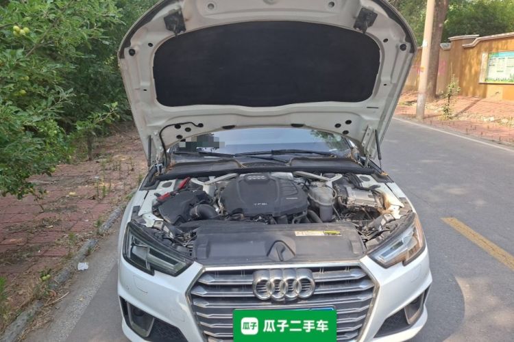 Used Audi A4L 2019 40 TFSI Fashion Edition China VI Emission Standard Engine Bay