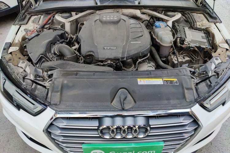 Used Audi A4L 2019 40 TFSI Fashion Edition China VI Emission Standard Engine Bay