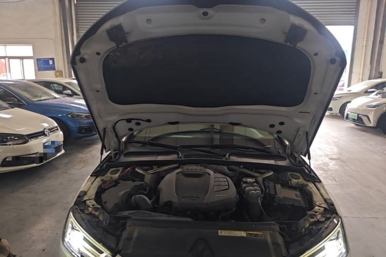 Used Audi A4L 2019 40 TFSI Ambition China VI Engine Bay