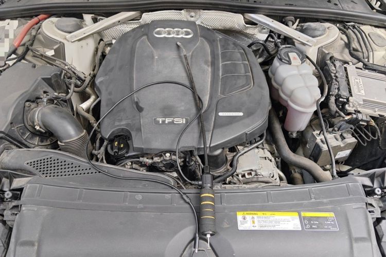 Used Audi A4L 2019 40 TFSI Fashion Edition China VI Emission Standard Engine Bay