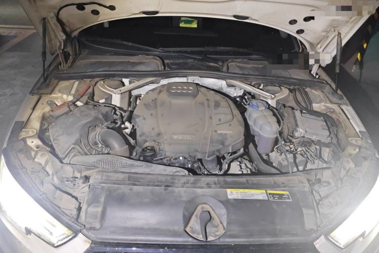 Used Audi A4L 2019 40 TFSI Fashion Edition China VI Emission Standard Engine Bay
