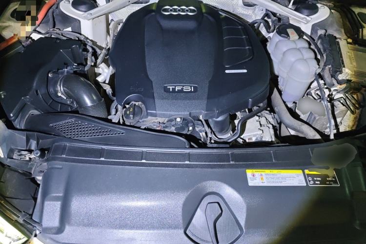 Used Audi A4L 2019 40 TFSI Fashion Edition China VI Emission Standard Engine Bay